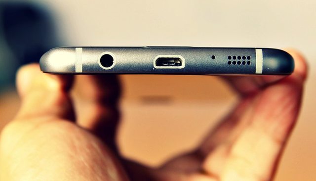 Domino Effect: Samsung’s Ditching the Headphone Jack